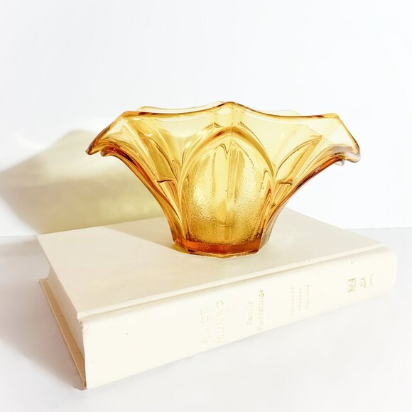 Vintage Amber Glass Vase / Candy Dish with Scallop Edge Design - Picture 4 of 8